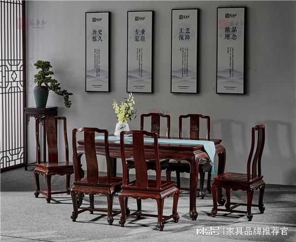 红木餐桌方圆之选：适配生活场景是关键pg电子游戏网站微凹黄檀工厂·万事红(图1)