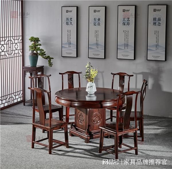 红木餐桌方圆之选：适配生活场景是关键pg电子游戏网站微凹黄檀工厂·万事红(图3)