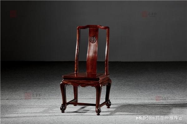 红木餐桌方圆之选：适配生活场景是关键pg电子游戏网站微凹黄檀工厂·万事红(图4)