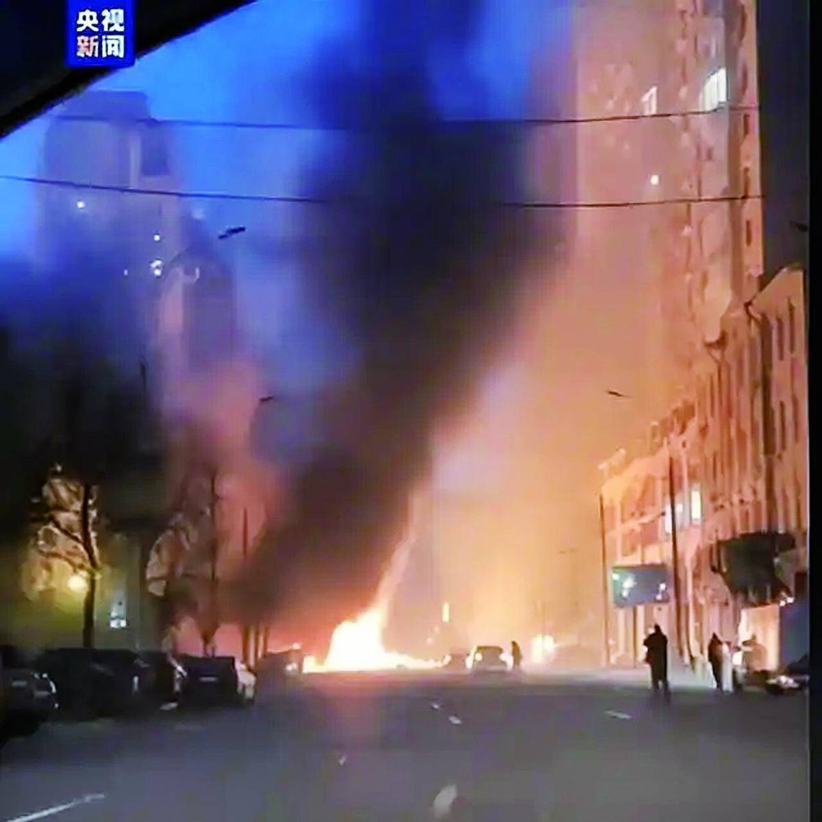 军10日凌晨突袭基辅全城陷入停电pg电子游戏网站普京不再克制：俄(图2)