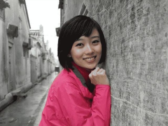 央视主持人李七月的现状令同行深思pg电子试玩入口是金子就会发光(图4)