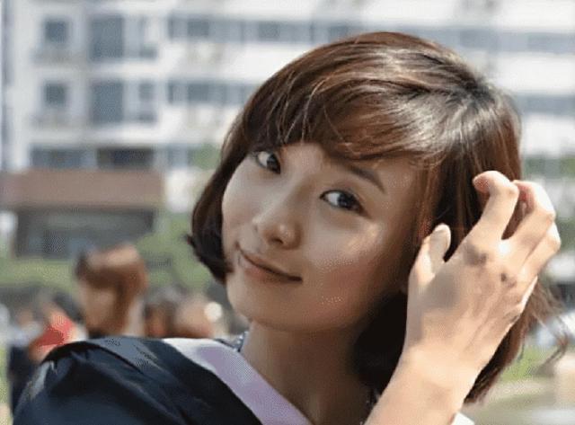 央视主持人李七月的现状令同行深思pg电子试玩入口是金子就会发光(图5)